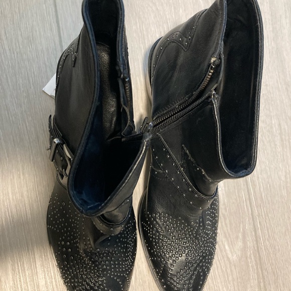 Zara studded ankle leather boots, size 38, us 7.5 - Picture 2 of 4